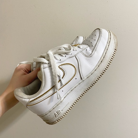 White Nike Air Force 1